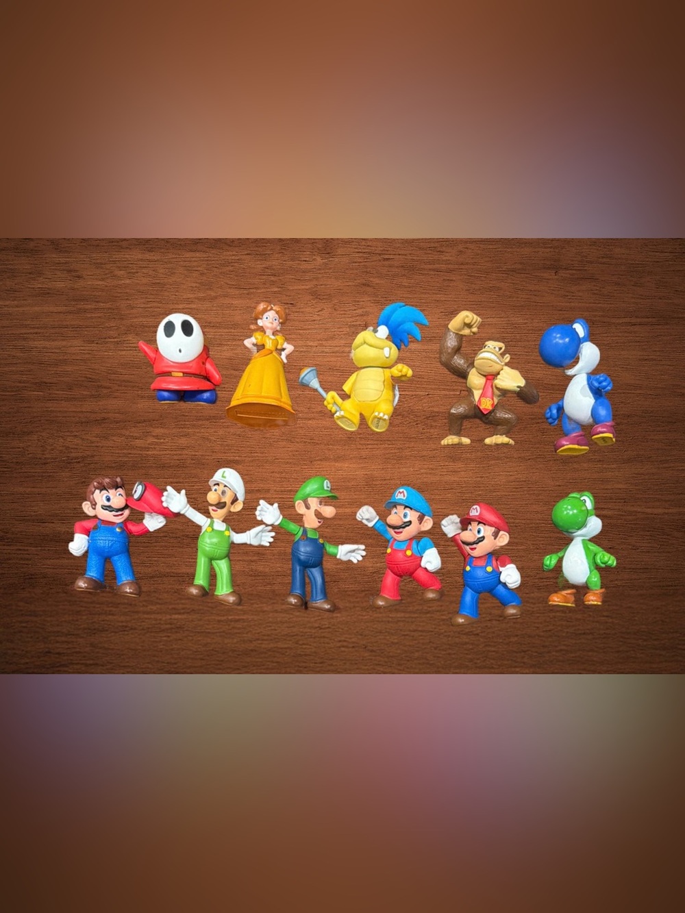 MARIO BROS. LOT OF 11 COLLECTIBLES FIGURES.